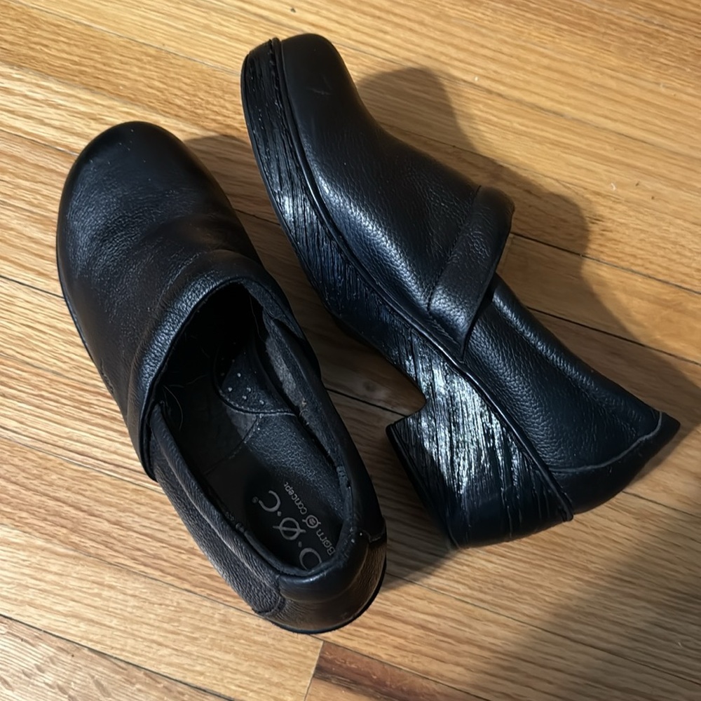 Women's boc Black Leather Clogs